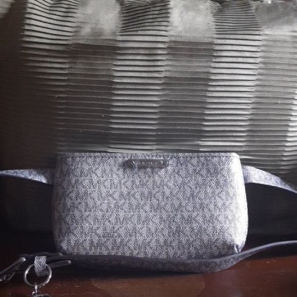Michael Kors Silver Monogram Crossbody Bag - Picture 1 of 3